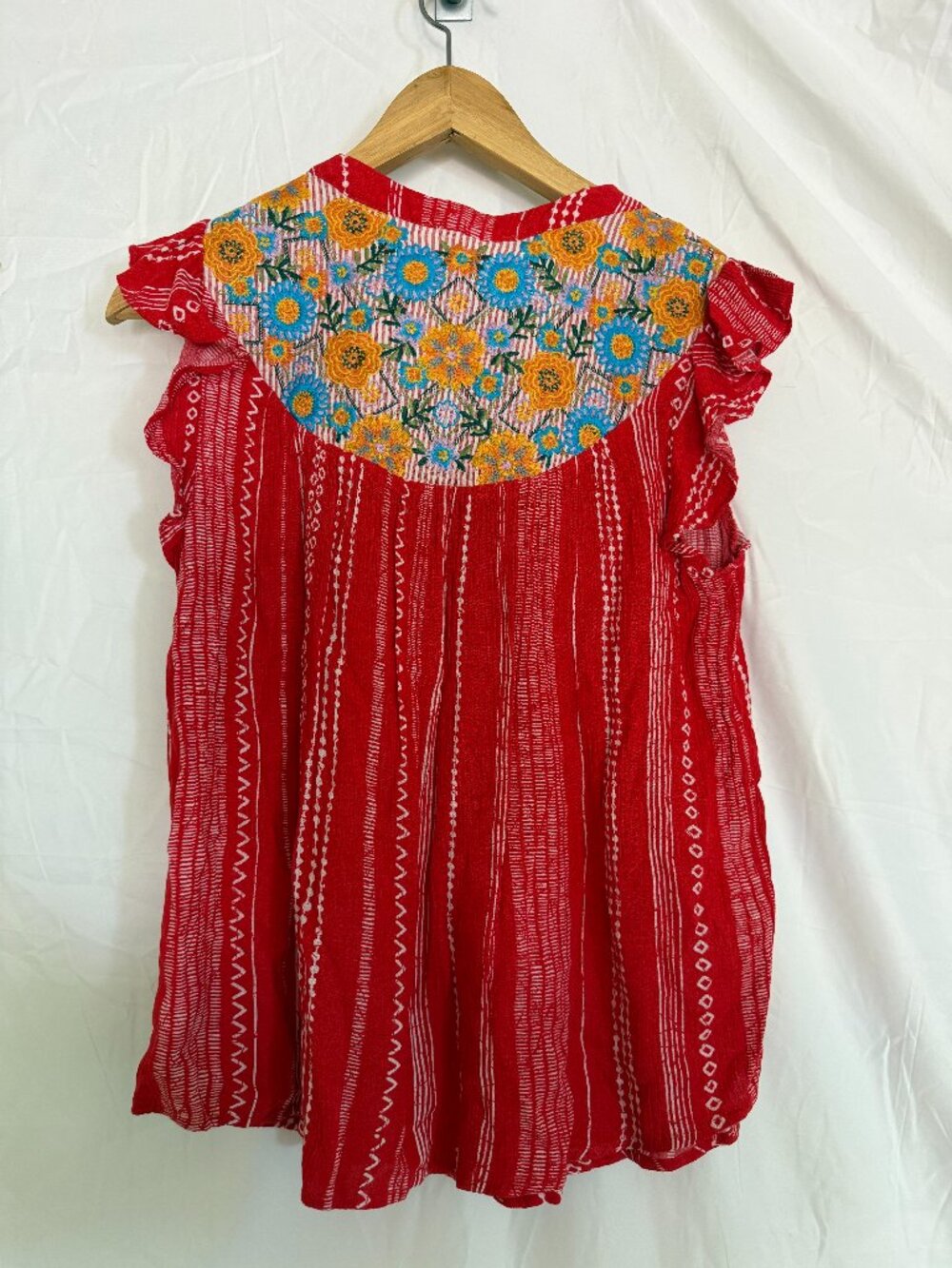 Savanna Jane Red Embroidered Floral Flutter Sleeve Top Size M - Picture 2 of 3